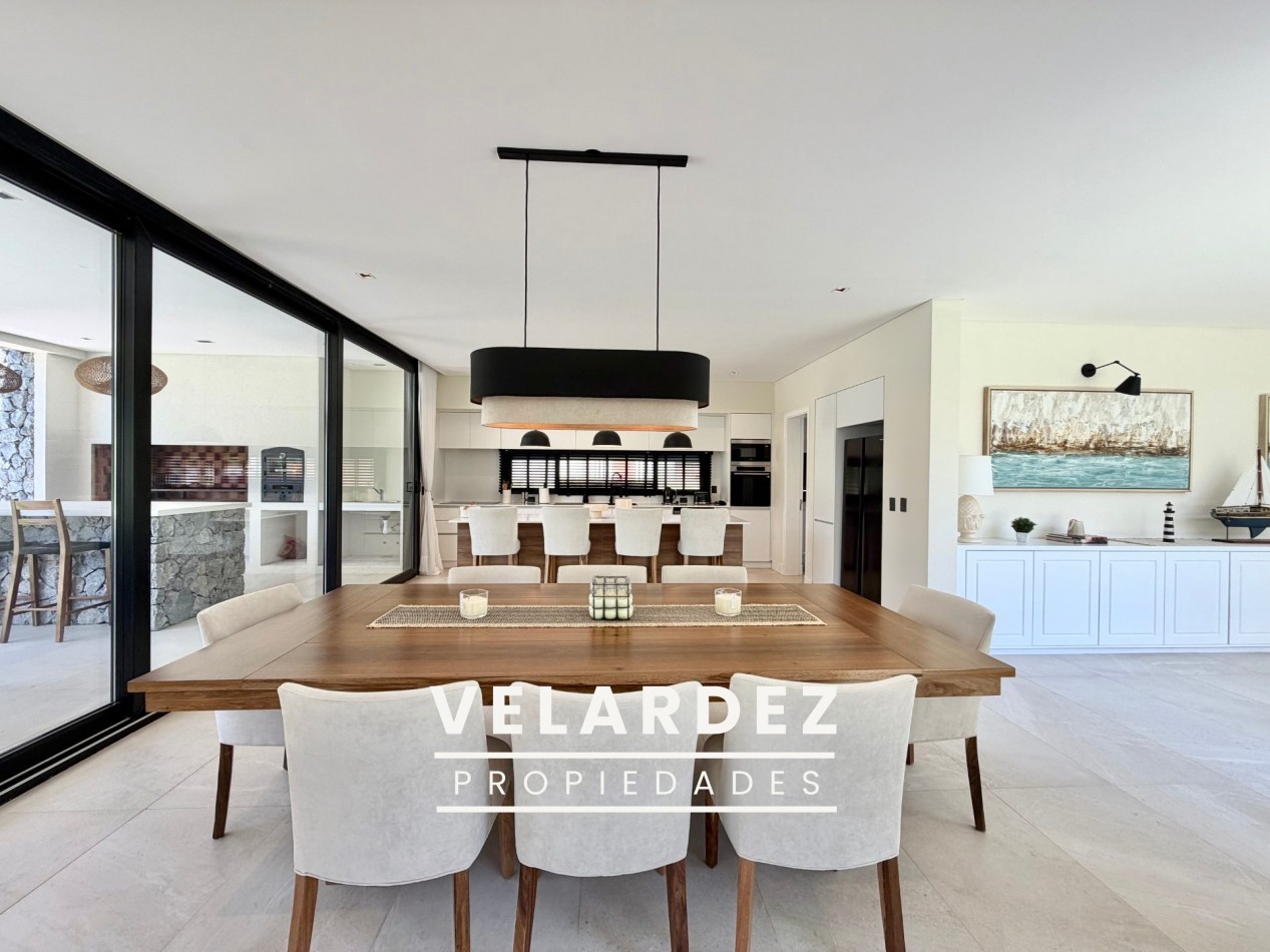 Casa en Venta en Costa Esmeralda con gas natural
