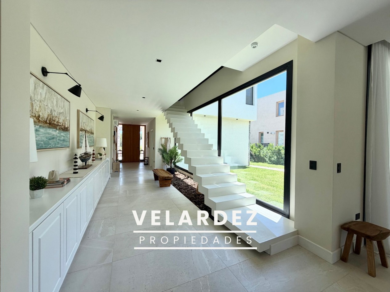 Casa en Venta en Costa Esmeralda con gas natural