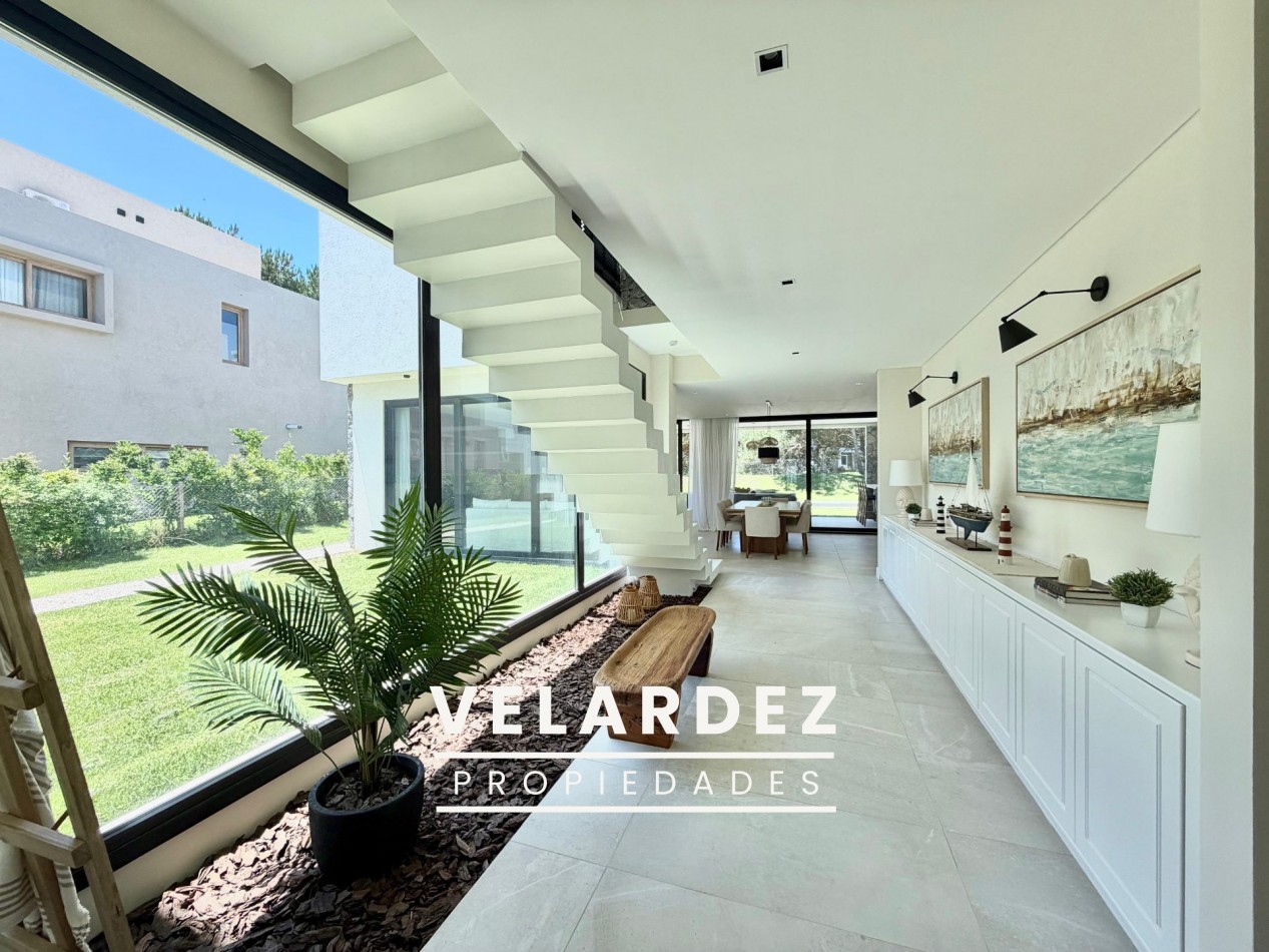 Casa en Venta en Costa Esmeralda con gas natural