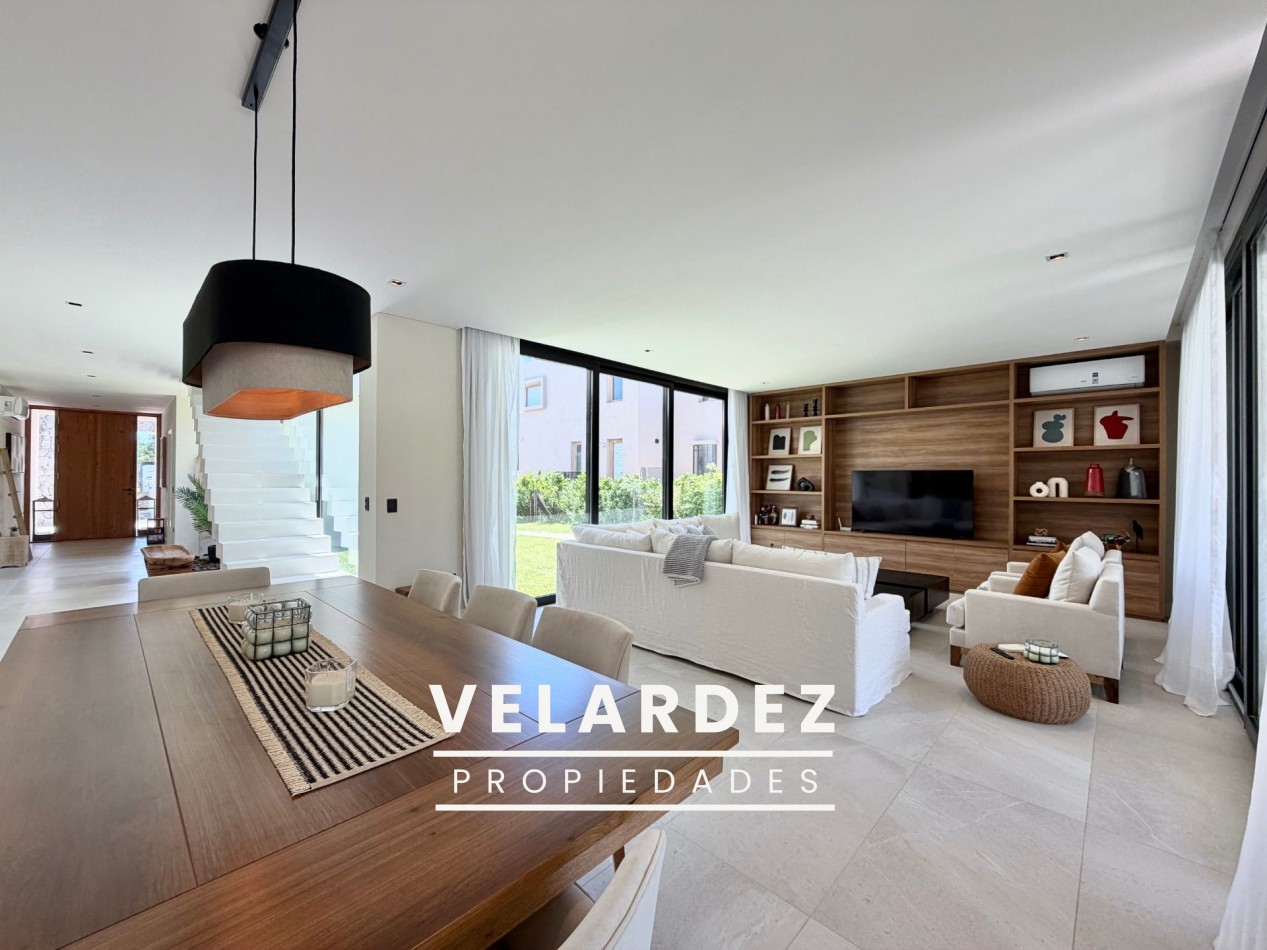 Casa en Venta en Costa Esmeralda con gas natural