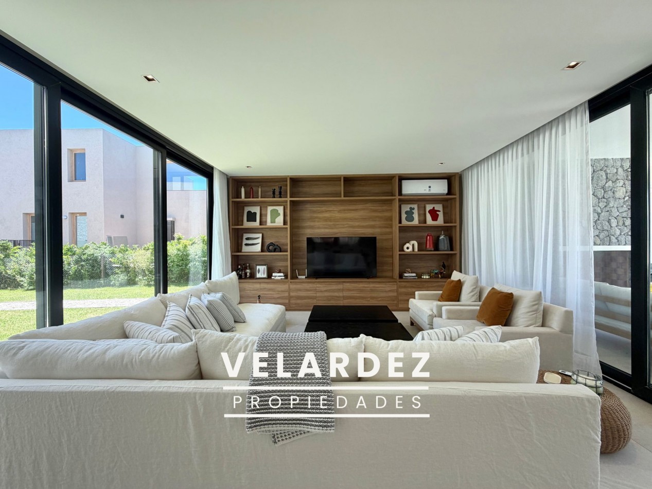 Casa en Venta en Costa Esmeralda con gas natural