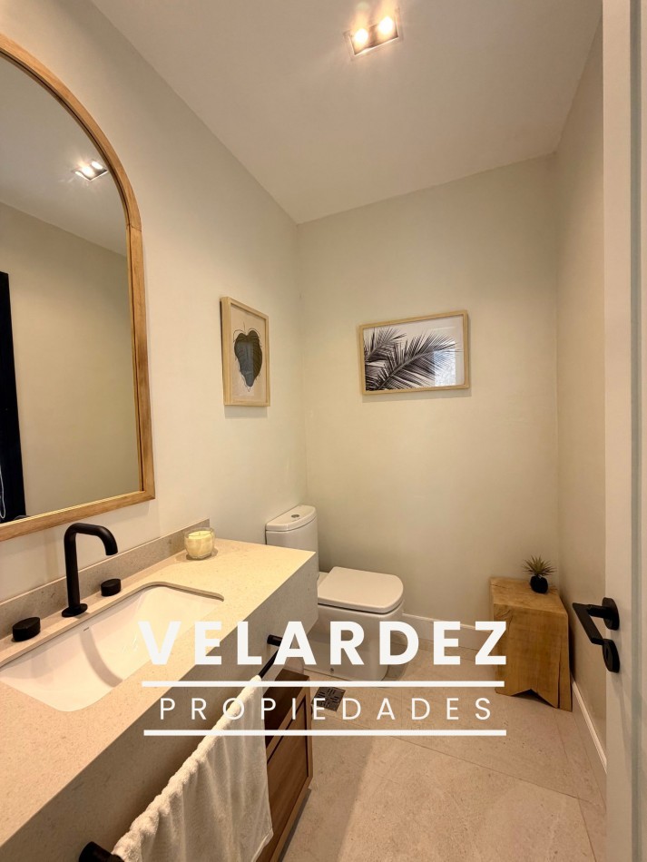Casa en Venta en Costa Esmeralda con gas natural