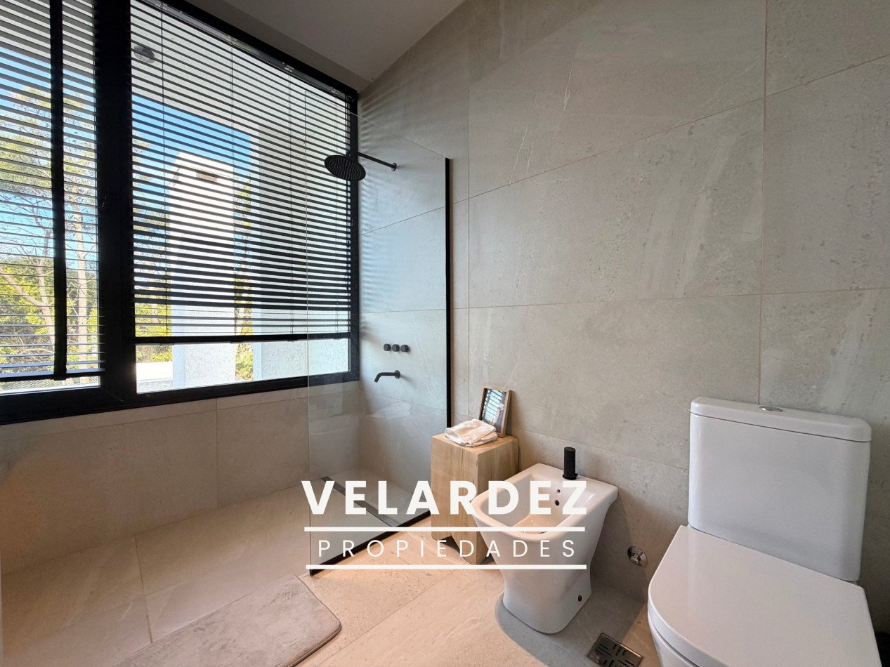 Casa en Venta en Costa Esmeralda con gas natural