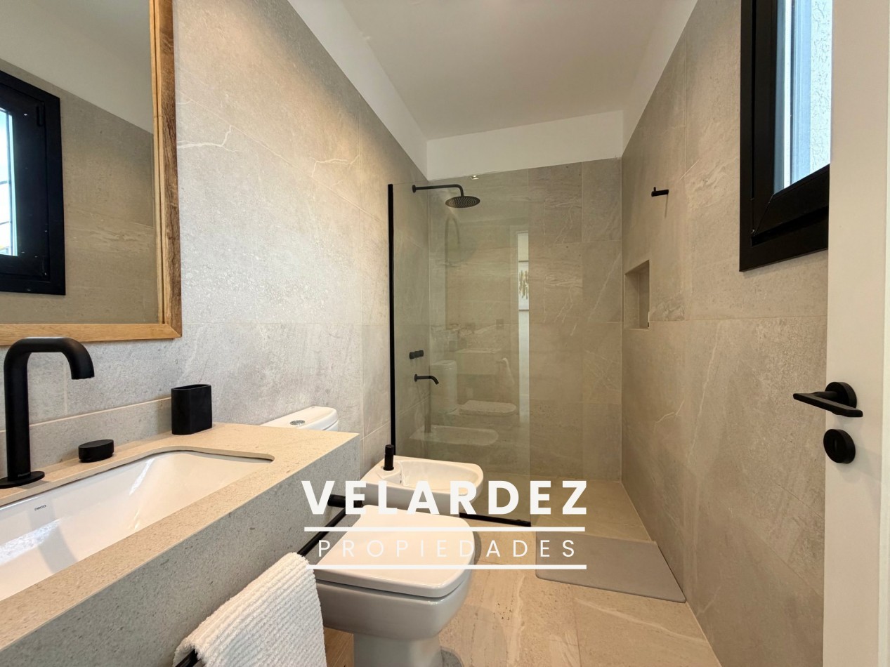 Casa en Venta en Costa Esmeralda con gas natural