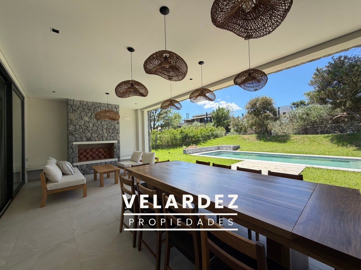 Casa en Venta en Costa Esmeralda con gas natural