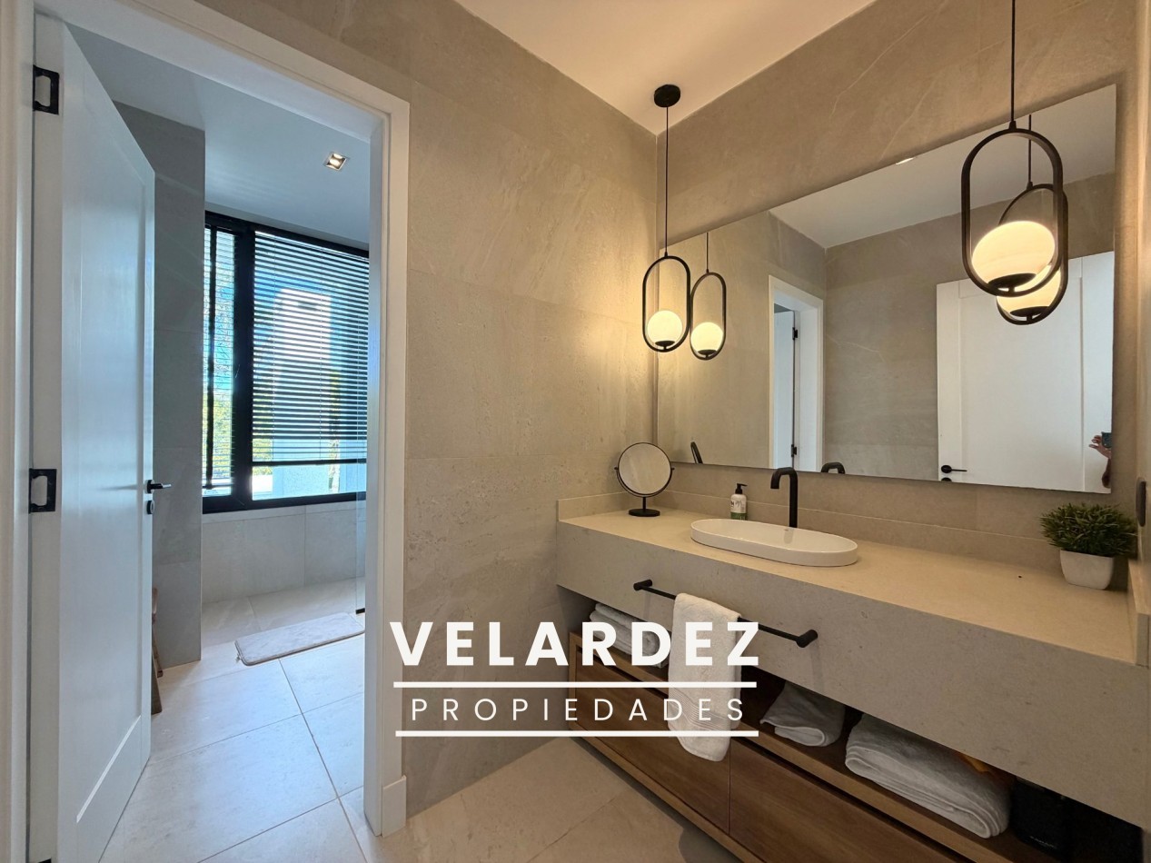 Casa en Venta en Costa Esmeralda con gas natural