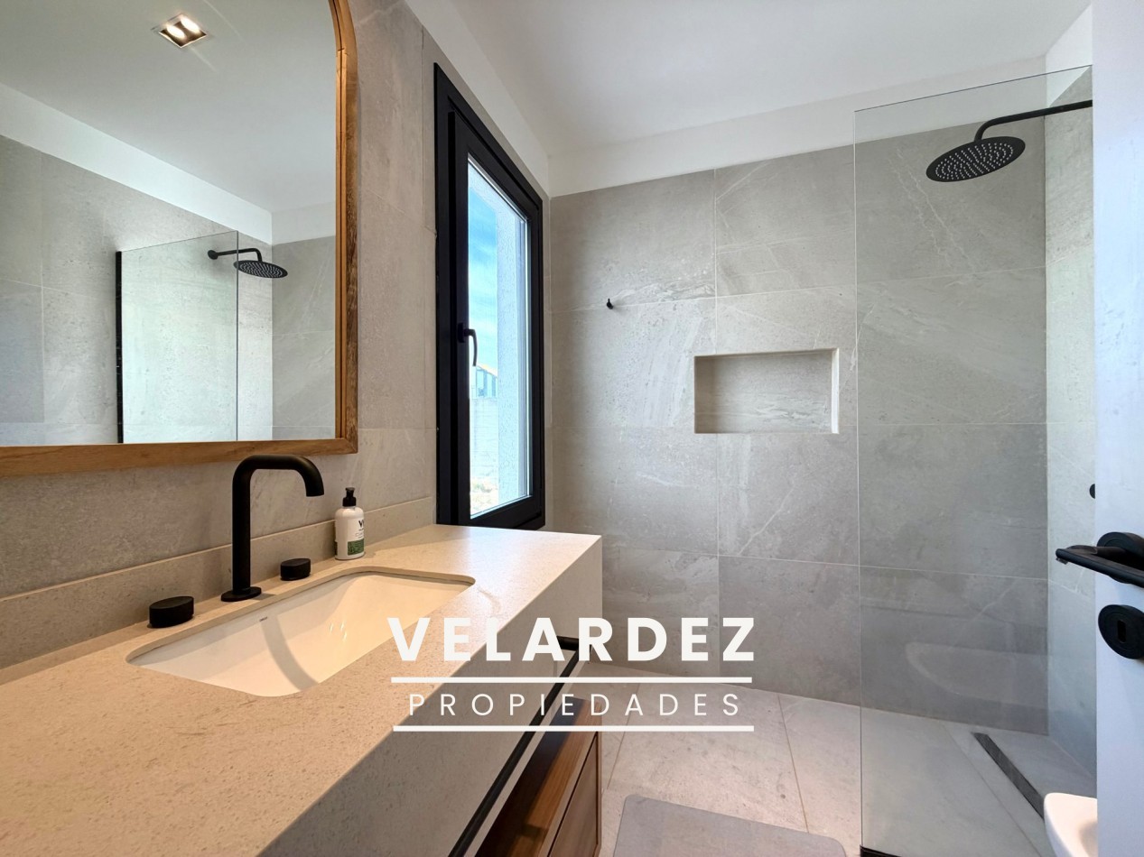Casa en Venta en Costa Esmeralda con gas natural