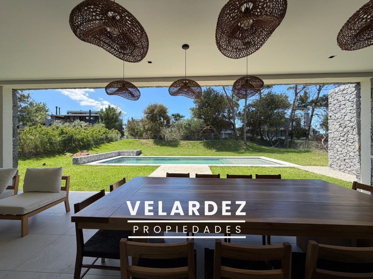 Casa en Venta en Costa Esmeralda con gas natural