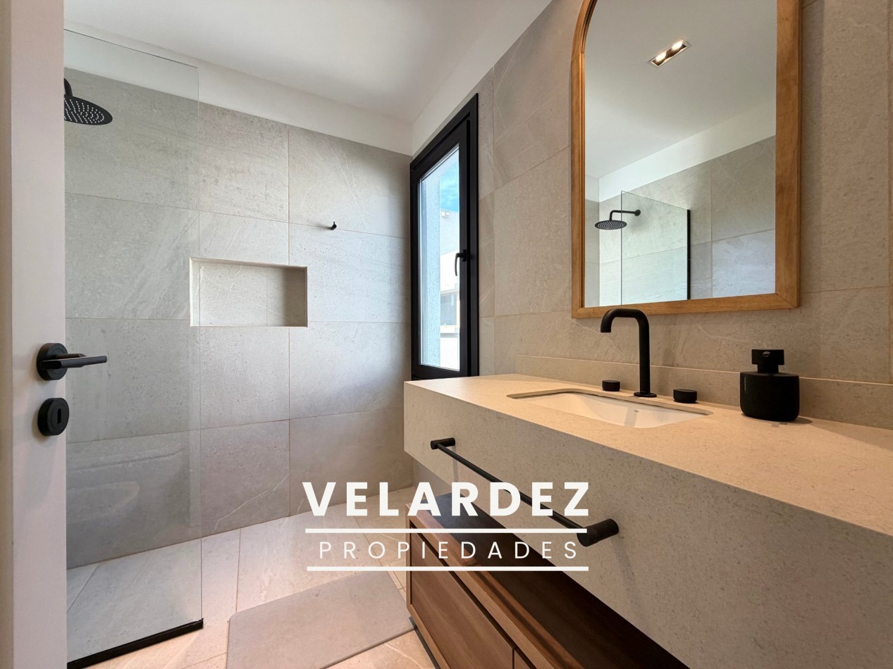 Casa en Venta en Costa Esmeralda con gas natural